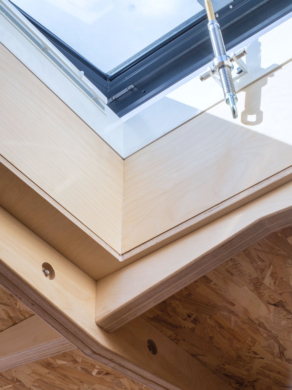 Skylight opening with ply reveal and opening arm